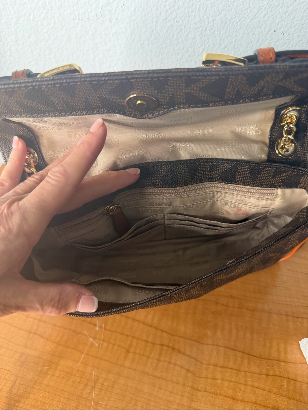Michael Kors Hamilton Shoulder Bag - Picture 11 of 11